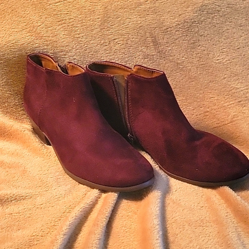 Soda burgandy booties